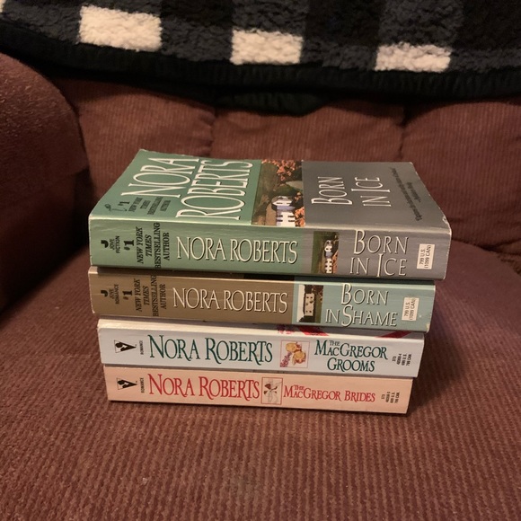 Nora Roberts 4 book bundle - Picture 2 of 13